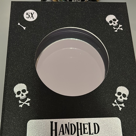 Bling Skull Handheld 5x Magnifying Mirror - Picture 4 of 6